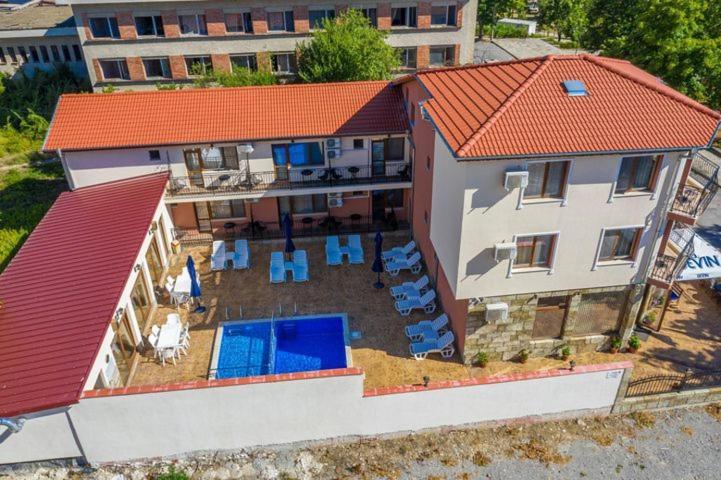 Family Hotel Preslav エクステリア 写真