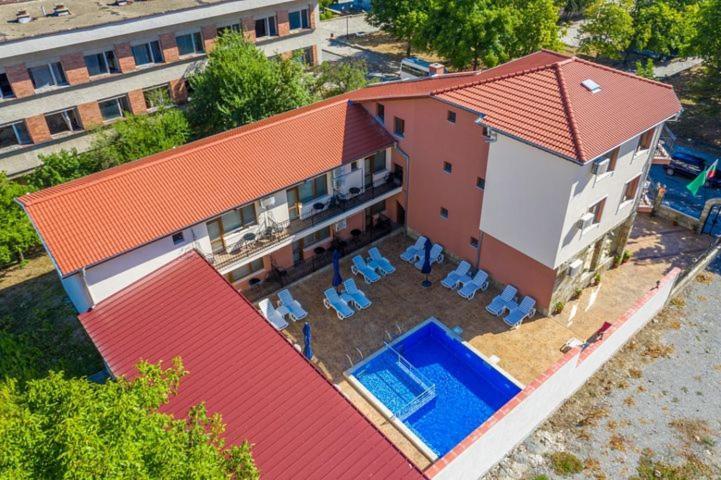 Family Hotel Preslav エクステリア 写真
