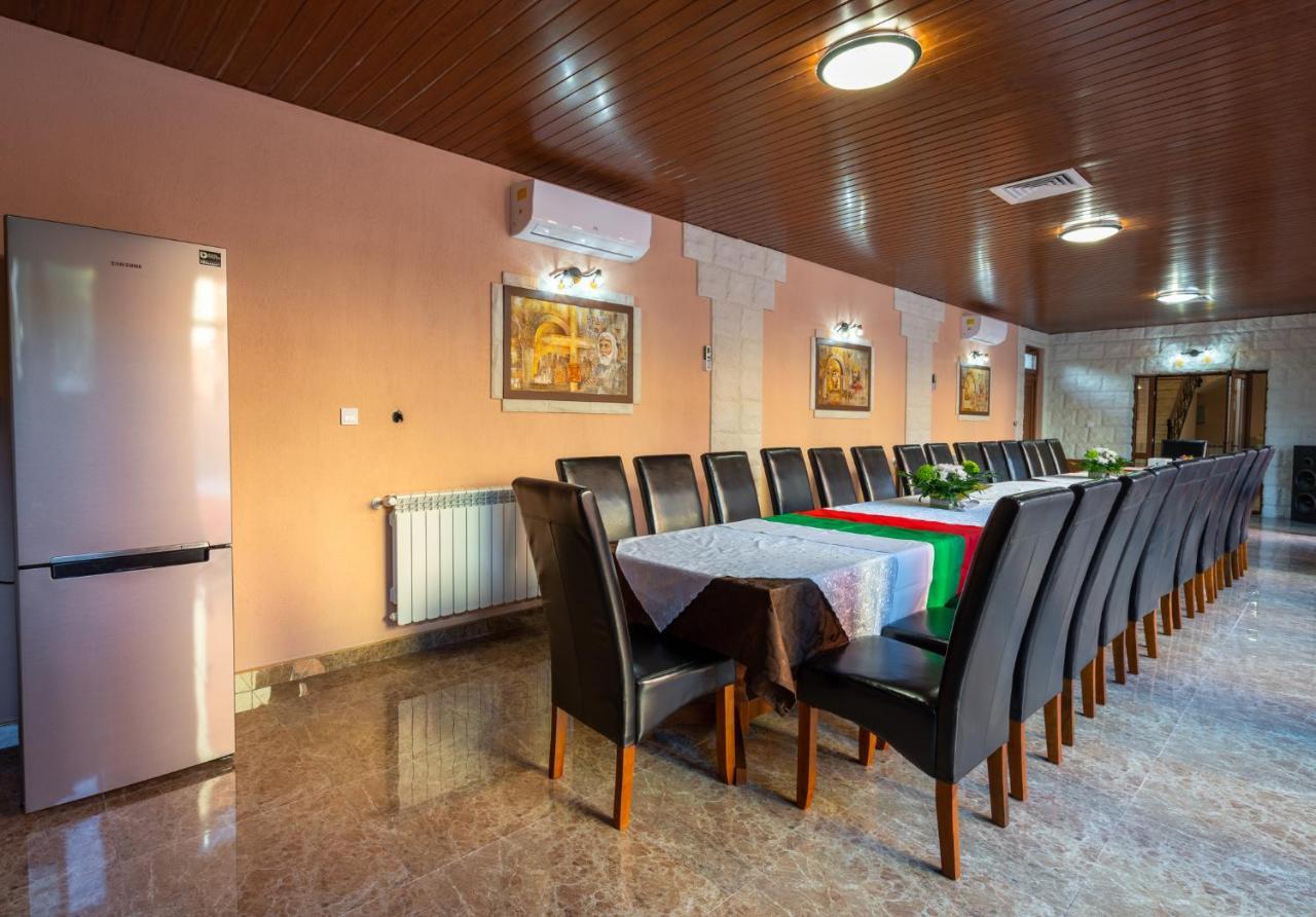 Family Hotel Preslav エクステリア 写真