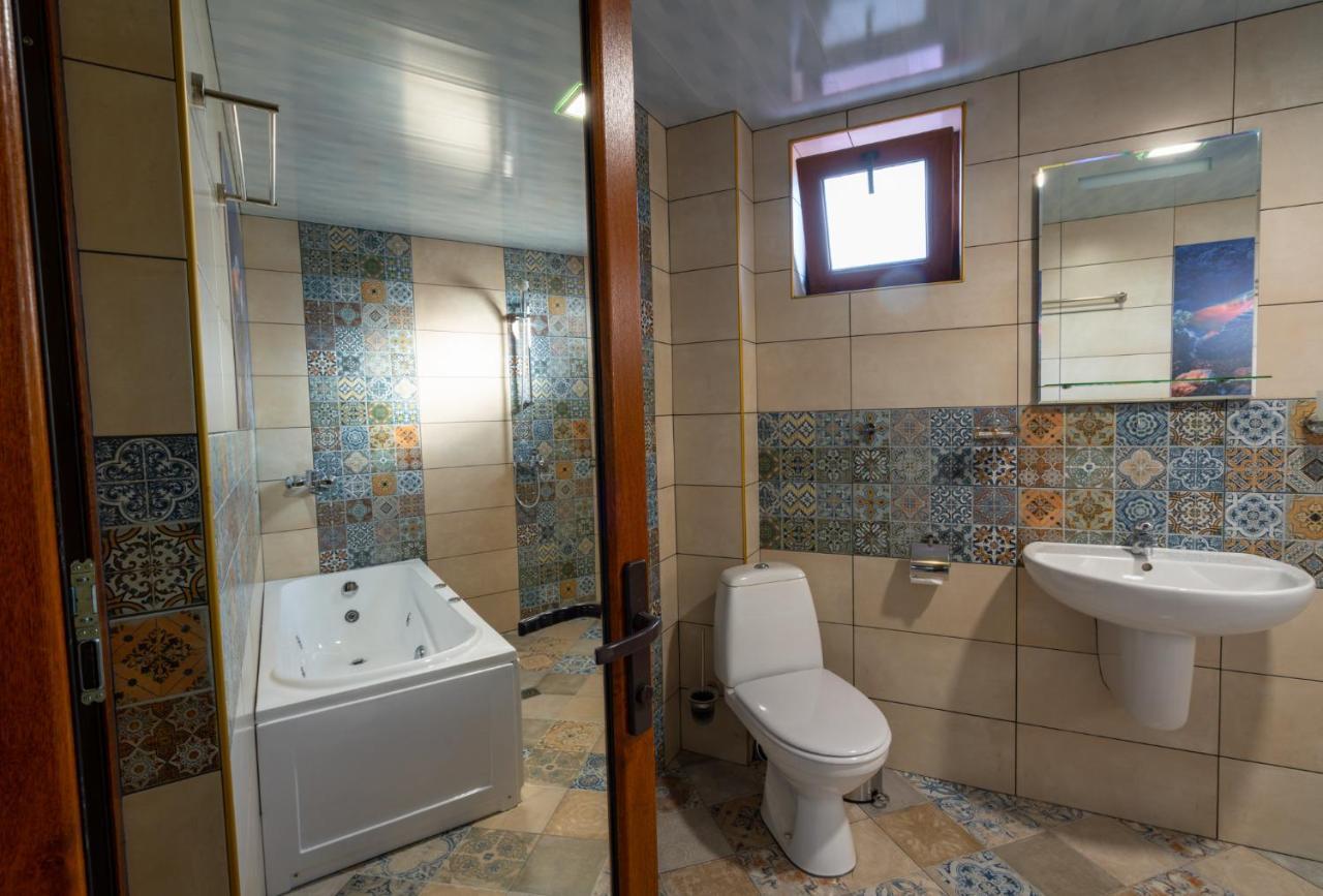Family Hotel Preslav エクステリア 写真